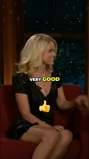 Alice Eve grabs Craig’s knee… and he loves it 😏