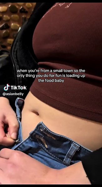 im bored hungry #foodbaby #Foodie #foodbabybelly #mukbang #mukbangeatingshow #bloated #stuffed #pregnantbelly #preggobelly #bloated #fyp #real #relatable #babybump #babybelly #pregnant #atetoomuch #weightgain #periodbloat #bloat #notpregnant #ilookpregnant #foryoupage #mukbangvideo #bodypositive #bodypositivity