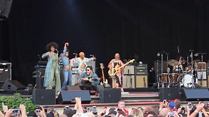 Lenny Kravitz Splits Pants Open, Accidentally Exposes Himself in Sweden