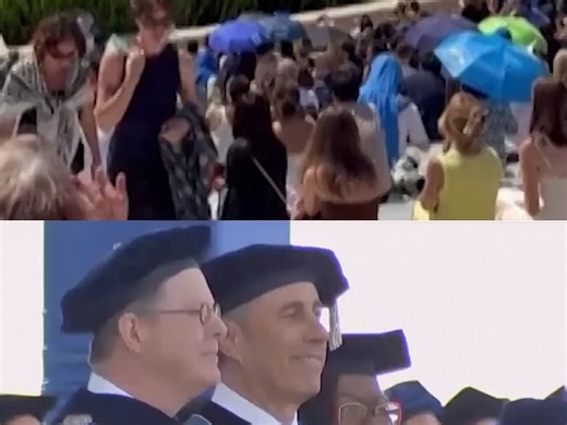 Jerry Seinfeld在杜克大学在毕业典礼上被嘘