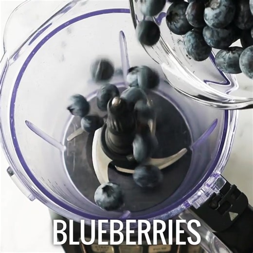 🍇✨ Dive into the deliciousness of our super simple Crock-Pot Blueberry Butter! With just four ingredients—fresh juicy blueberries, sugar, cinnamon, and a splash of lemon juice—you’ll create a scrumptious spread that will make your morning toast sing! 🥪💖 Find the link to the recipe and instructions in the first comment below 👇👇👇 | Crock-Pot Ladies