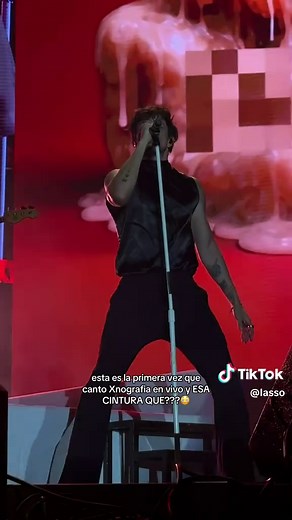 Lasso canta Xnografia en vivo