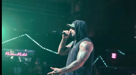 Al2 El Aldeano Oficial on Instagram: "Agartha del álbum Mieles ya esta disponible en YouTube. video concepto de nuestro paso x Portland y Las Vegas. Gracias x el apoyo. @silvitoellibre @jhamymusic @raymonddaniel__ @djfigu @junioracunafilms @mariwana_galaxy @misioflow1"