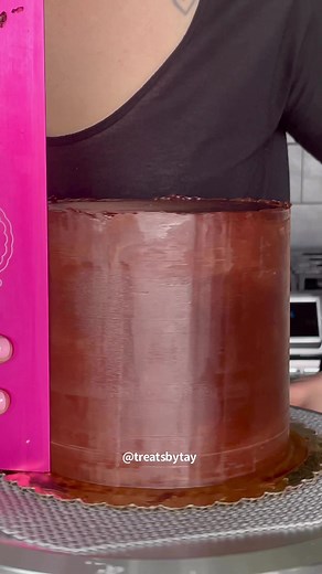 5.1K views · 70 reactions | That toned cake swirl  #cakedecorating #cakedesign #cakevideo #caketrends #caketutorial #piping #buttercreamcake #buttercream #treatsbytay #birthdaycookies #birthdaygirl #birthdaycake #birthdaycakeideas #cakesoffacebook #Cake #buttercreampiping #reelsviral #momlife #homebaker #working-mom #letsbake #cake #cakereel | Treats by Tay | Facebook