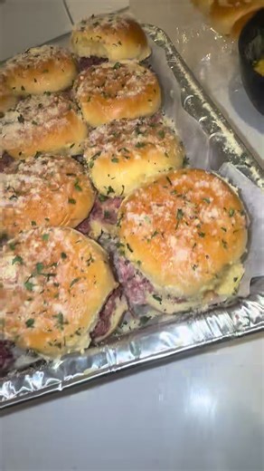 The Kitchen Lady (@thekitchenlady35)’s videos with original sound - barbara son 💚