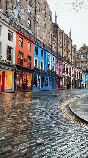 Exploring the Enchanting Victoria Street in Edinburgh