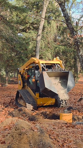 The maiden voyage for our new volumetric concrete truck! 🇨🇦 This job took us deep into the countryside, with a long drive out and a skid steer to reach the actual pour spot. Exactly the kind of project these trucks were built for — no time pressure, no wasted product, just fresh concrete mixed as needed right on site. Couldn’t ask for a better debut! | Concrete To Go