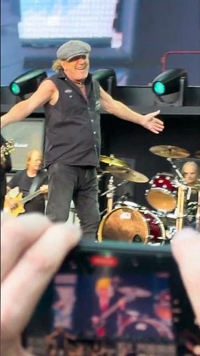 🚀🎤 AC/DC lift off with Brian Johnson’s legendary scream fueling every chord #ACDC #AC/DC