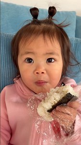 あけおめ🎍⛩#おにぎり#今年もよろしくお願いします#爆食#いっぱい#食べて行く#1歳11ヶ月#女の子#毎日投稿#日本#のじゅチャンネル#ちゃんねる登録お願いします#大食い#記録用#馬#赤ちゃん