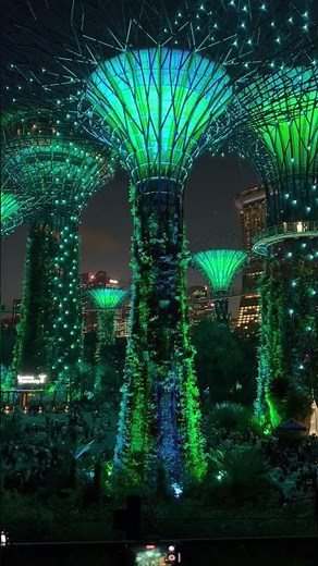 ( 4K ) Singapore - Gardens by the Bay light show 2023 Part. 1