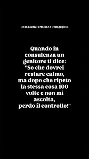Me lo sento dire in consulenza almeno cinque volte a settimana. “Lo so che non dovrei urlare.” “Lo so che dovrei restare calmo.” “Lo so che ripeto gli errori di mio padre.” E poi il silenzio imbarazzato. Perché lo sai cosa dovresti fare. Hai letto libri, seguito pagine, ascoltato podcast. Ma quando tuo figlio ti sfida per la decima volta, esplodi. Chiedi scusa. Prometti che non succederà più. E il giorno dopo, stessa scena. Il problema non è sapere cosa fare. È che nessuno ti ha insegnato COME f