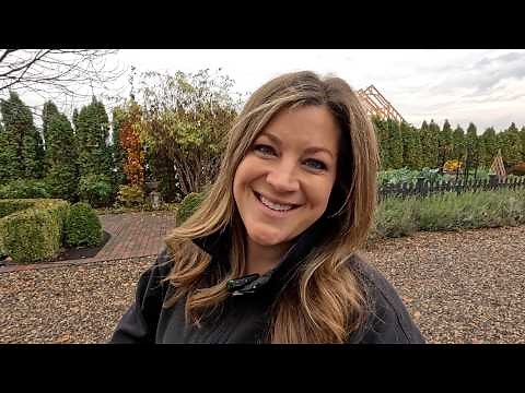 Baking Day for the Garden Center Open House (+ Planting 500 Bulbs in My Parent’s Garden)! 🍪🌷🥰