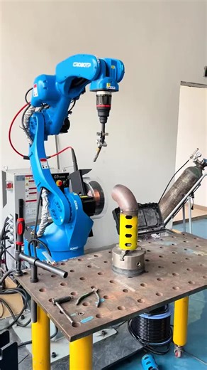 Welding robot.#weldingrobot #industrialrobot #Sixaxisrobot #robotics #automatic