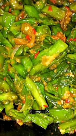 Dina Puji Lestari on Instagram: "Ide menu harian @dinapuji95 ●●●Tumis genjer●●● Bahan²: Genjer (direndam air panas dan di bilas) Garam Gula Penyedap rasa Sedikit air Bumbu halus: Bawang merah Bawang putih Rawit hijau Cabe merah Jahe Tomat Terasi Happy cooking 👐 ____________________________ #MasakanMamaTwinsya #menuharianmamatwins #menuhariansederhana #berbagiresep #kumpulanresepmasak #idemasakharian #idemasakanrumah #menumakansiang #menumakanansehat #idemasak #resepenak #reseppemula #resepmasak