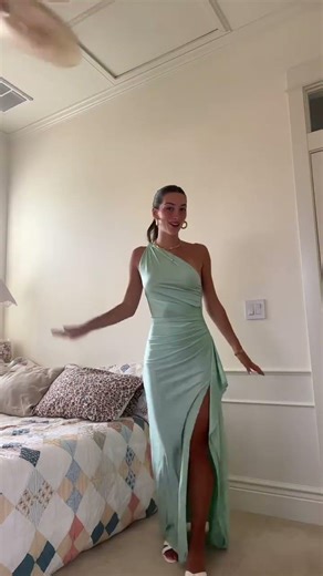 One Shoulder Prom Dress #promdress #prom #dress #seniorprom#formalgown #partydress