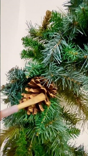 Diy old wreath with Rub n Buff￼ #wreath #diy ￼￼#christmas