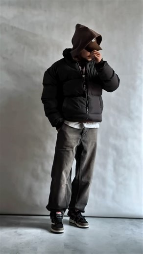 @vigorwearr on Instagram‎: "شروع تخفیفات زمستانه🔥(کپشن رو چک کنید) ➖➖➖➖➖➖➖➖➖➖➖➖ ‏‎‏V I G O R کاپشن: ❌3,990🏷️2,990T✅ 📏سایز بندی : M تا 2XL 📐ابعاد محصول : سایز M | عرض سینه :56 | قد :71 سایز L | عرض سینه :59 | قد :72| سایز XL | عرض سینه : 63 | قد :74 | هودی : 2,290❌1,830✅ سایزبندی : L-XL 🧵جنس پارچه: دورس سه نخ داخل پنبه قواره : آزاد-باکسی فیت 👖 شلوار : 1,550T🏷️ 👟 کتانی : 3,800T🏷️ سایزبندی : 41 تا 45 🧢کلاه : 590T🏷️ جوراب : 120T🏷️ ‏‎‏‎‏‎فروشگاه پوشاک👕 📍آدرس حضوری : تهران - اندرزگو - اش