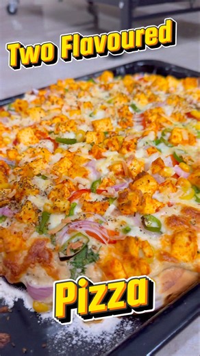 Homemade Two Flavoured Pizza 🍕🥰#shorts #ytshorts #viralshorts Cheesy panneer Pizza
