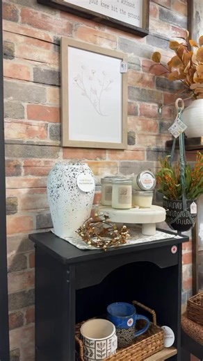 🍂 Just a sprinkle of fall magic around the shop today…cozy vibes incoming! ✨ What’s your favorite part of fall? 🍁 #FallDecor #ShopThePrimitiveLane #GrandePrairieShopping #CozySeason #HomeDecorInspo #FallVibes #ShopLocalGP | The Primitive Lane Inc.