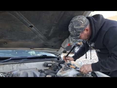 How to replace Toyota hood struts