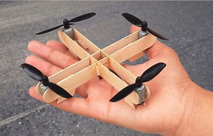 Haz un dron casero con palitos de helado