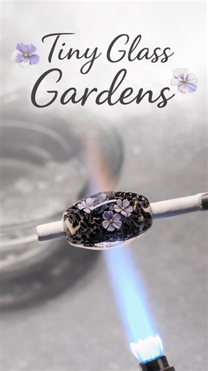 How artists turn flower beads into tiny glass gardens