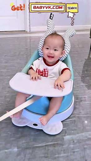 This Convertible Baby Feeding Chair does it all — eat, play, bathe, and roll! #BabyMustHaves