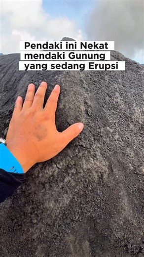 Nekat mendaki salah satu Gunung Berapi paling aktif di Indonesia, Gununf Dukono . 🌋 G. Dukono - Halmahera . #pesonaindonesia #gunungindonesia #dukono | Fik M