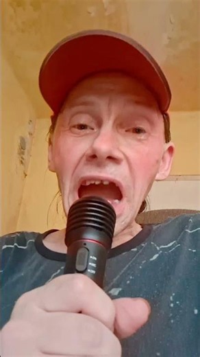 Adrian Poland .Taniec .Po Angielsku i Hiszpańsku #adrian #music .Miłego dnia życzę wszystkim 😀