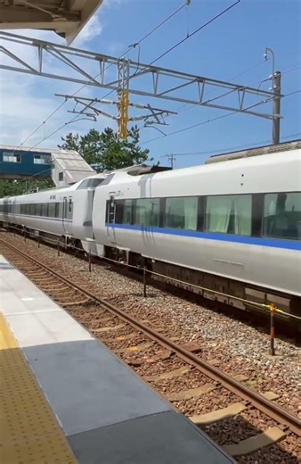 【高速通過】683系原色を纏う編成をつなげて通過する特急サンダーバード＃683系＃サンダーバード＃通過＃高速通過＃電車＃北陸本線#shorts