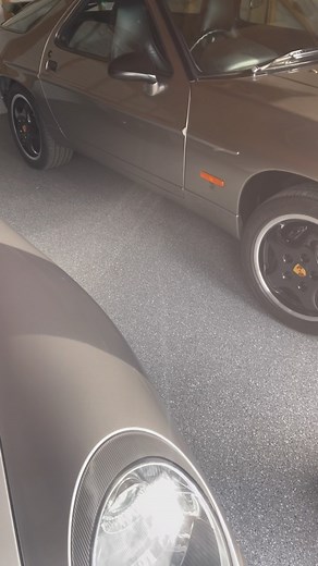 vebrospeed Flake acting as the perfect backdrop for this pair of stunners! 🏁🅿️ 👉 Durable & resistant finish 👉 Fast cure, as little as 60 minutes 👉 Custom blends like this one available Installed by @nufloorpolymers in Cheshire #porsche #classiccars #garageflooring #mmaflooring #fastcureflooring #polymerflooring #vebropolymers #vebro | Vebro Polymers