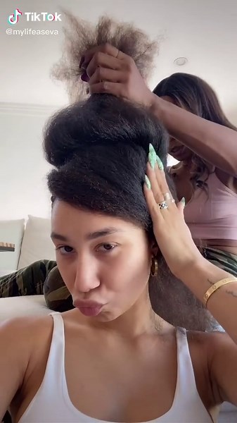 Eva Gutowski Ethnicity: Embracing Curls with Stunning Bayang Wig