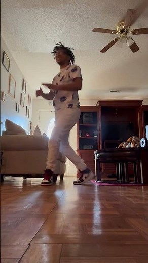 Pharrell Williams - Happy (Official Dance Video)