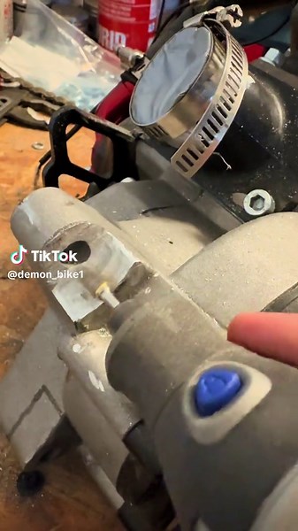 Demon Bike V2 engine needed some adjustments 🤌🏼 #demonbike #motorisedbike #2stroke #technologia #bikelovers