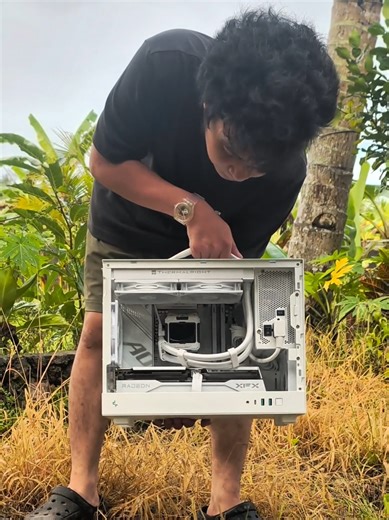 Compact White Gaming PC Build with DeepCool CH160