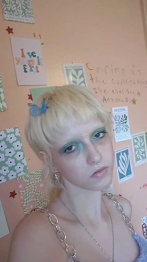 bebe's the TT account I'm posting on now is @hey.earwig go follow it to see what I'm up to 🤭🤭