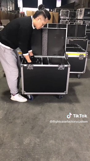 Guess what is inside this beautiful flight case #flightcases #tiktok #foryou #fyp #speakerflightcase #stagelightflightcase
