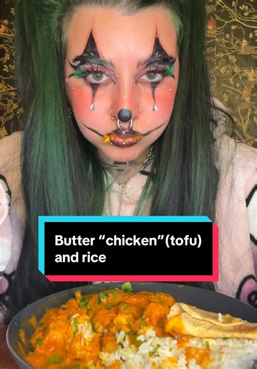 Butter “chicken” (tofu) and rice Halloween Halloween Edition 👻🎃🤭 #mukbangs #eatingshow #fyp #halloweenmakeup #mukbangeatingshow