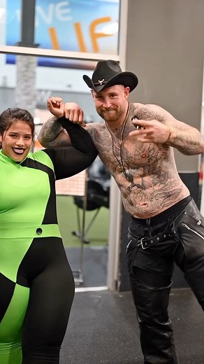 Halloween workout was lit 🔥 Get a partner and try these exercises for a full body pump! 1) Bent over row burpees 2) Kettlebell RDL to Front Squats 3) Clean and press 4) Overhead Lunges #halloween #partnerworkout #fitness #gym #explore #reels #fun #gimnasio #latina | Kevin Clark