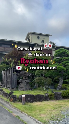 La plus belle auberge japonaise, on a regretté de pas prendre une nuit de plus! Je n’ai pas mentionné dans la vidéo mais nous avons aussi appris après que cette auberge est la première au Japon à être certifiée comme offrant un soutien à la transition professionnelle pour personnes handicapées.📍Matsushima Koumura, 37-7 Takagi, Matsushima-machi, Miyagi-gun 981-0215 🚖 À 4 min en taxi de la gare 💰 on a payé 85€ pour notre chambre pour une nuit 🏯 Plus d’infos sur leur compte まつしま香村 #hotel #matsu