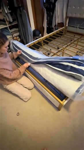 How This Mattress Explodes Open 🛏️⚠️.