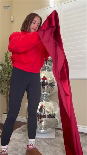 A simple and scalable way to add impact to your holiday installations. #HolidayEventDecor