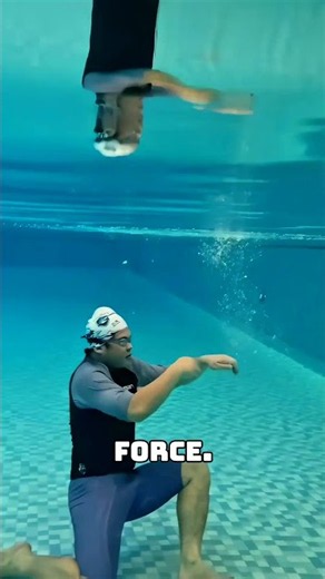 This Hand Gesture Creates Perfect Underwater Bubble Rings