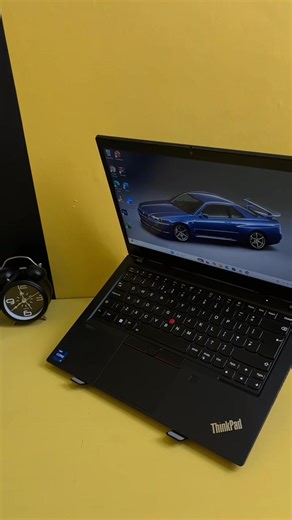 BISMILLAH Laptop workstation ringan Lenovo ThinkPad P14s dirancang untuk para profesional yang membutuhkan performa tinggi, portabilitas, dan keandalan kelas bisnis. Dipersenjatai prosesor Intel Core i7 Gen 11, RAM 16GB, dan GPU profesional Nvidia Quadro T500, laptop ini mampu menangani pekerjaan teknis, desain, hingga multitasking berat dengan stabil dan efisien. SPESIFIKASI LENGKAP : \t-Lenovo ThinkPad P14s \t-Prosesor Intel Core i7 Gen 11 \t-RAM 16GB DDR4 \t-SSD 512GB NVMe UP TO 1TB \t-Layar 