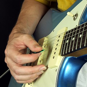 How loose do you hold your picks? #picking #guitarlessons #easyguitarlesson #beginnerguitarlesson #guitarteacher #guitarinstructor #beginnerguitar | GuitarTricks.com