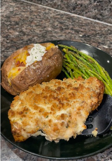 Parmesan Crusted Chicken with a Loaded Potato and Asparagus!🤤😮‍💨 What you need: •Chicken Breast: Seasoned with Italian Seasoning, Kinders Butter Garlic & Herb seasoning, Kinders the blend seasoning, Onion & Garlic Powder, Smoked Paprika, Garlic Paste and drizzle olive oil •Loaded Potato: 3 Russet Potatoes, drizzle of olive oil, Salt (cook without foil at 400° for 1 hour or till done). When done add salt and pepper, butter, shredded cheese, bacon bits, sour cream and chives •Toppings for chick
