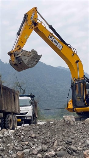 Excavator Jcb Budder Loading Tipper #jcb #jcbvideo #jcb3dx #shorts