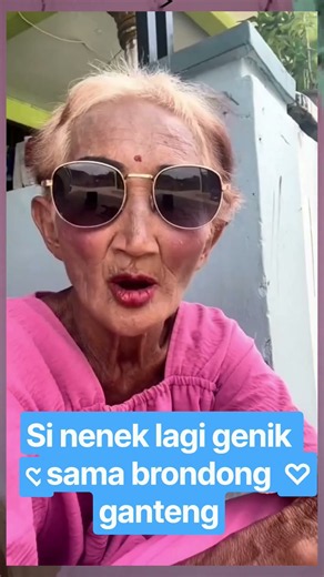 si nenek lagi sok gangguin brondong#video #viral #shortvideo #shorviral #viralvideo #viralshorts