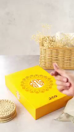 Family day but make it FUN-tastic! Yellow boxes are always a great way to make your loved ones go WOW! What is your family’s favorite J.CO treat? #ILoveJCO | J.CO Donuts & Coffee, Philippines