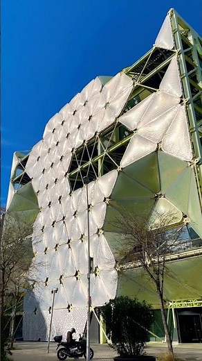 🏙️ Futuristic Architecture in Barcelona: Discover the Media-TIC Building